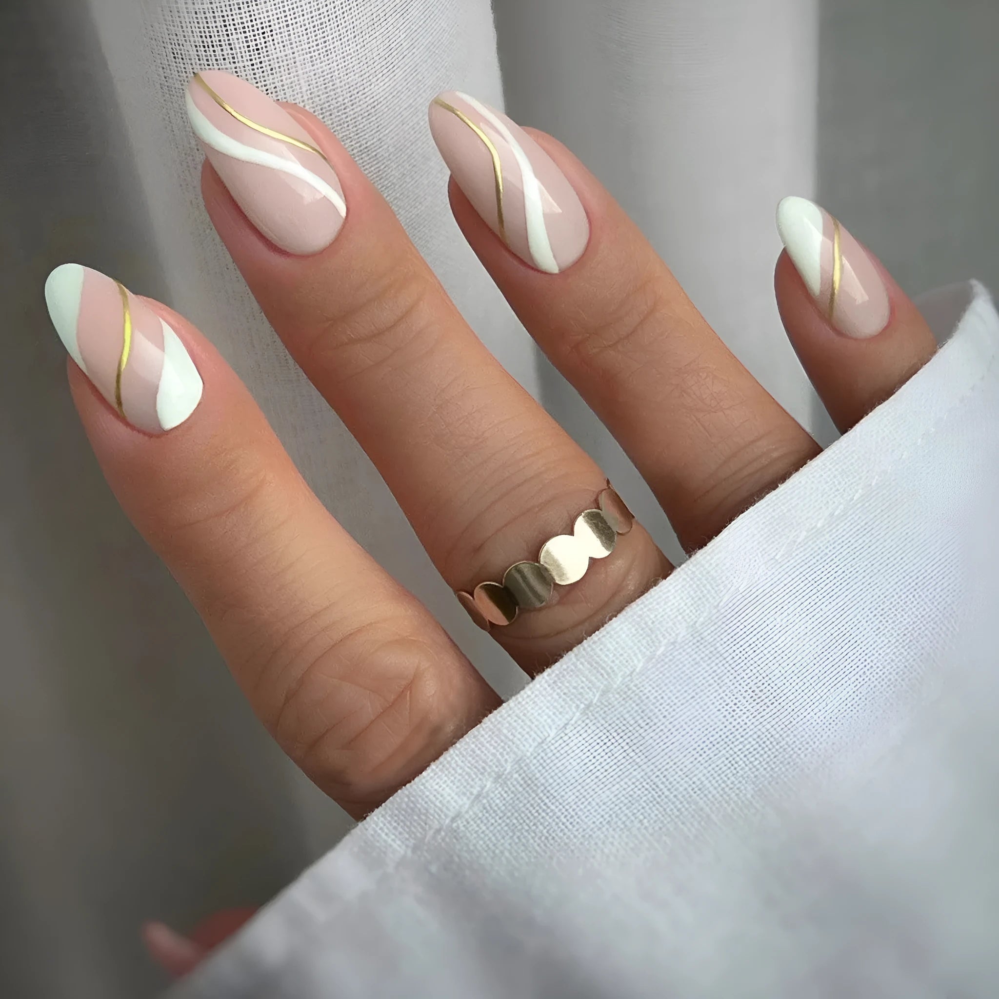 Golden Lines plaid pattern false nails in medium drop shape with JF0518 jelly glue.
