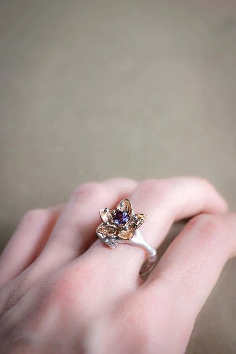 Silver two-tone geometric floral pattern women's alloy ring on a plain background.