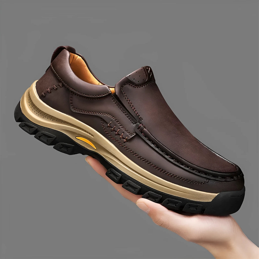 Men's black outdoor leather mountaineering shoes with thick rubber sole and round toe