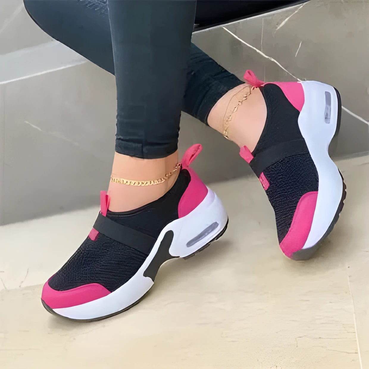 Women's flat mesh sneakers in light grey with round toe and non-slip rubber sole