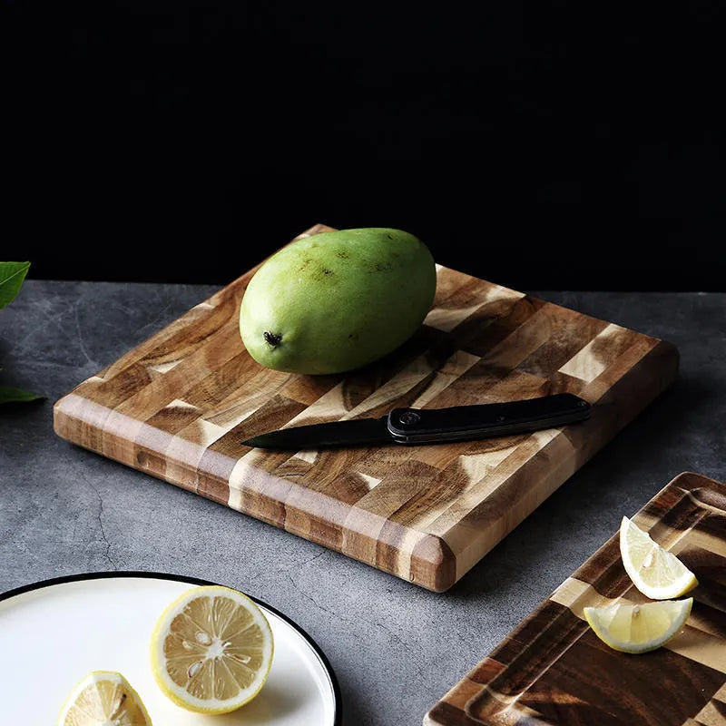 Brown acacia wood cutting board with 3cm thickness and parquet construction