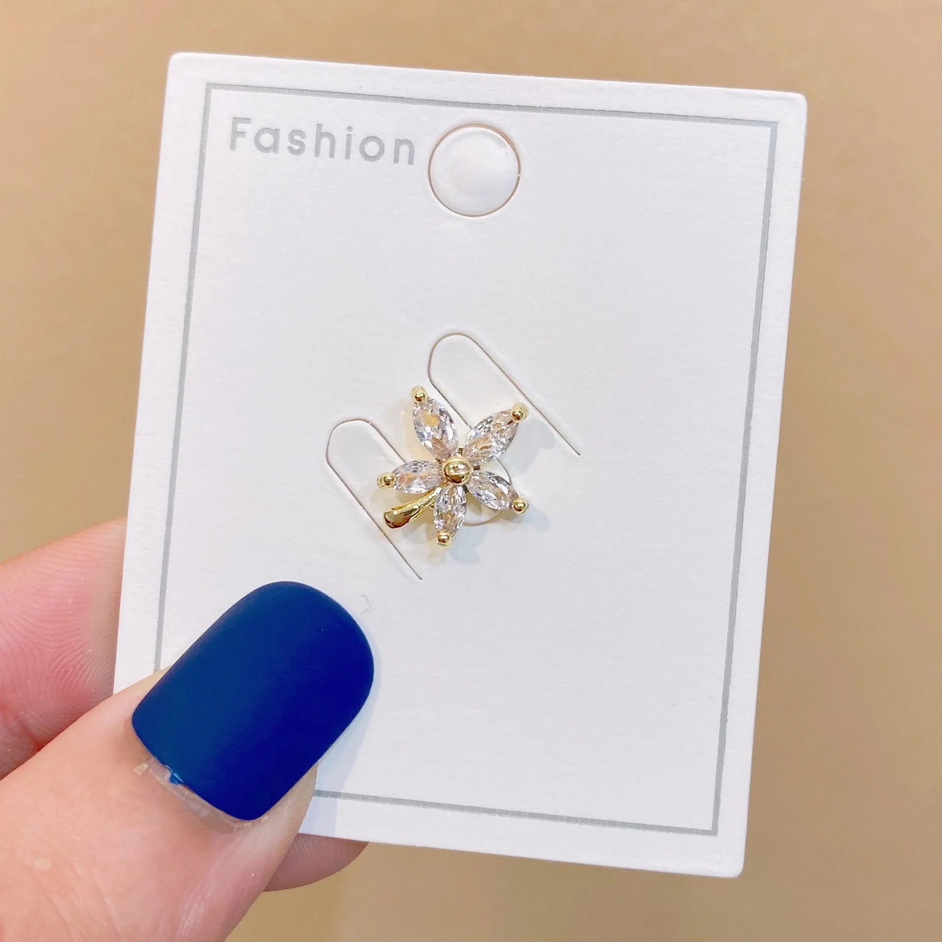 Japanese cute style fixed brooch for women in electroplated copper with geometry shape