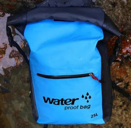 Green 25-litre waterproof PVC mesh mountaineering rucksack for hiking and travel