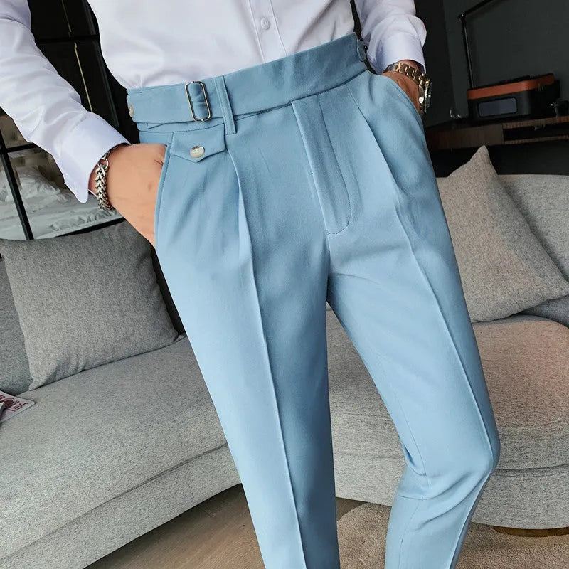 Straight leg casual trousers in solid colours with straight cut silhouette and polyester fabric