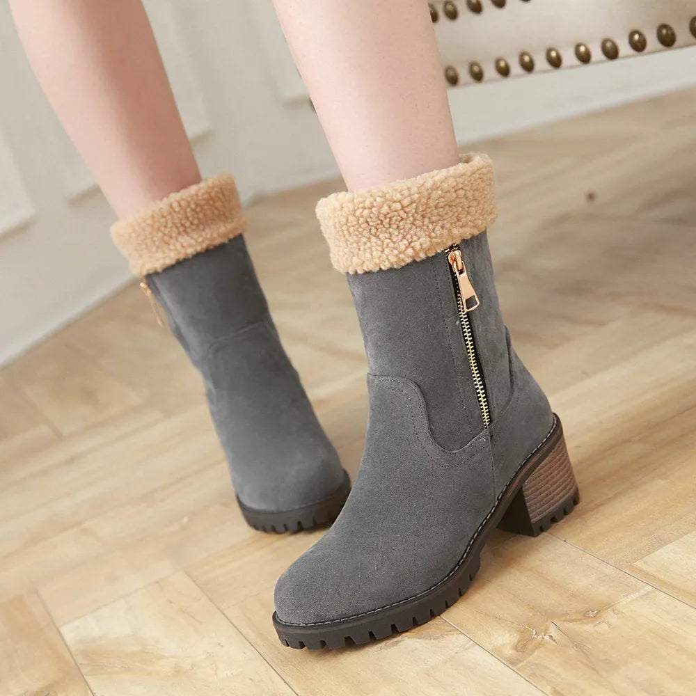Snow boots with short plush lining in black, available in sizes 34 to 43 cm