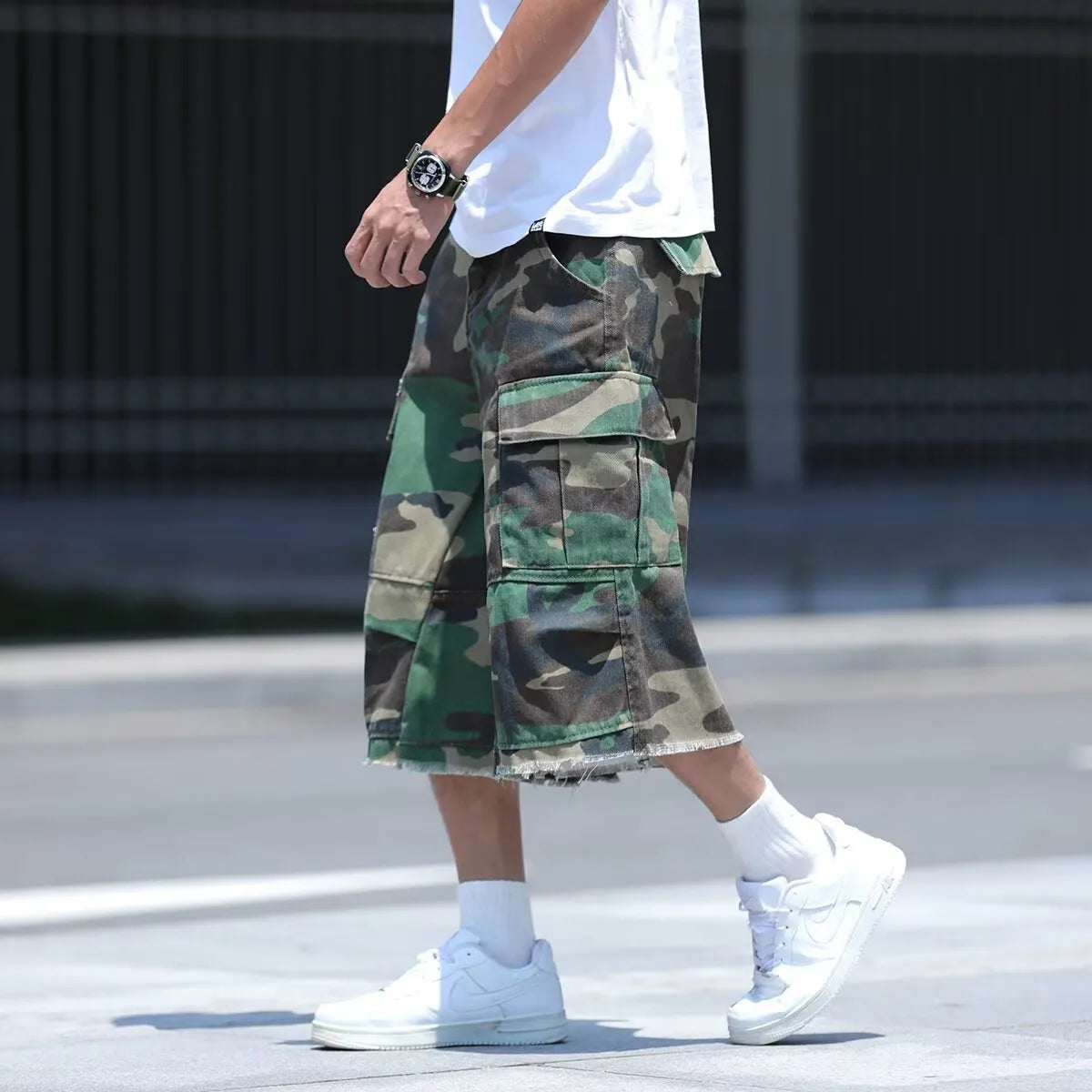 American retro workwear camouflage shorts in loose fit with cropped length