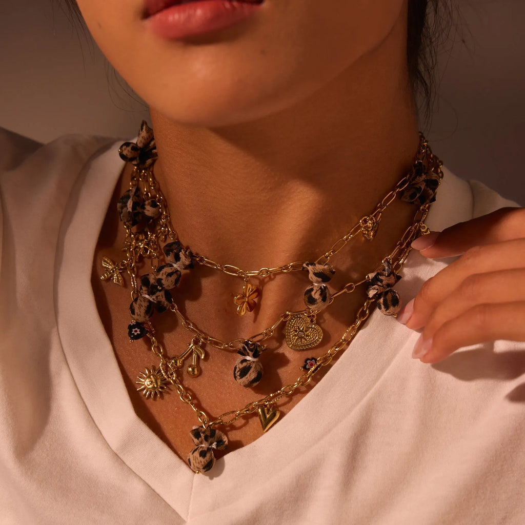 Stainless steel necklace with leopard print heart pendant featuring flower accents on adjustable 41-50cm chain