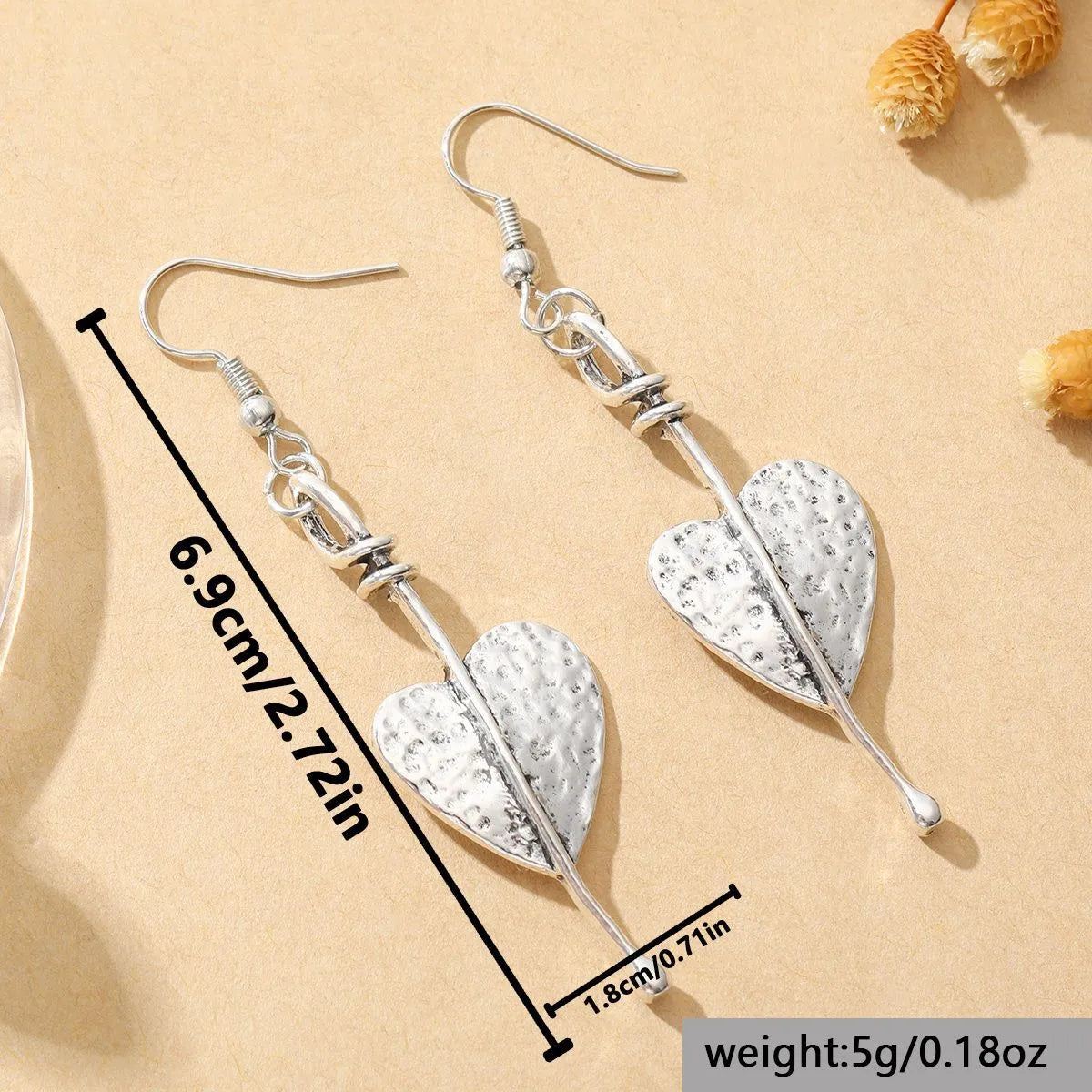 Retro minimalist heart earrings for women in electroplated zinc alloy geometric shape picture colour