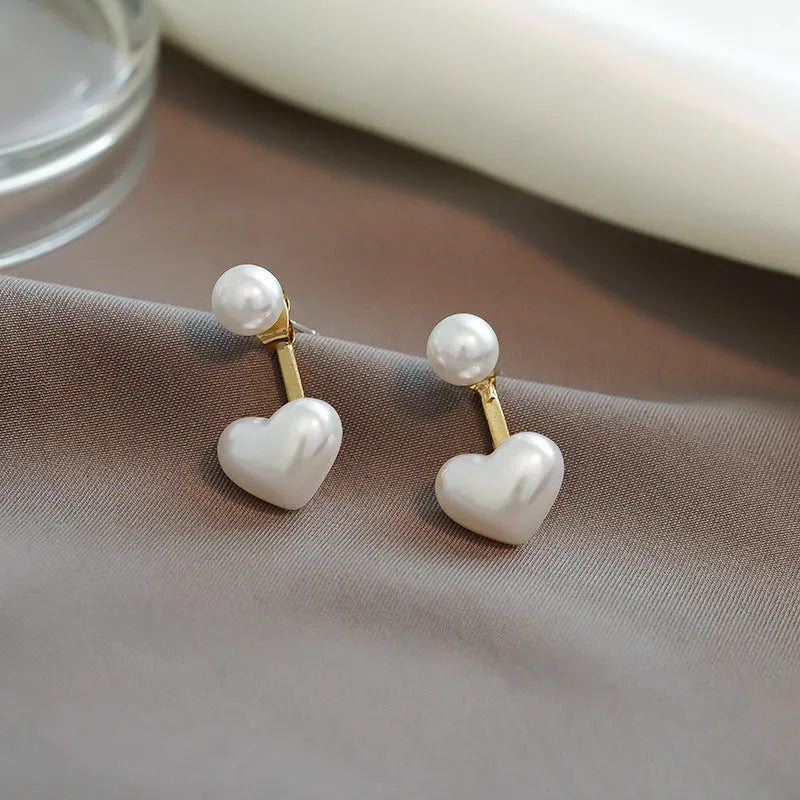 Korean style women's heart-shaped pearl stud earrings with artificial gemstone inlay on alloy base