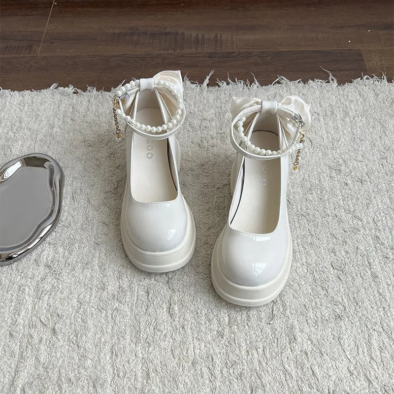 Sweet French style black chunky heel Mary Jane shoes with round toe and strap.