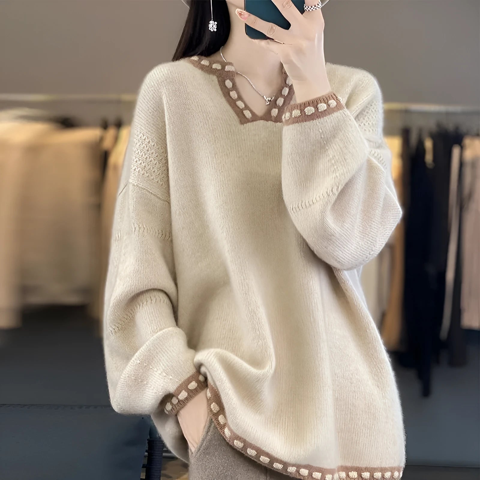 Women's V-neck pullover sweater in viscose fibre available in white or camel colours