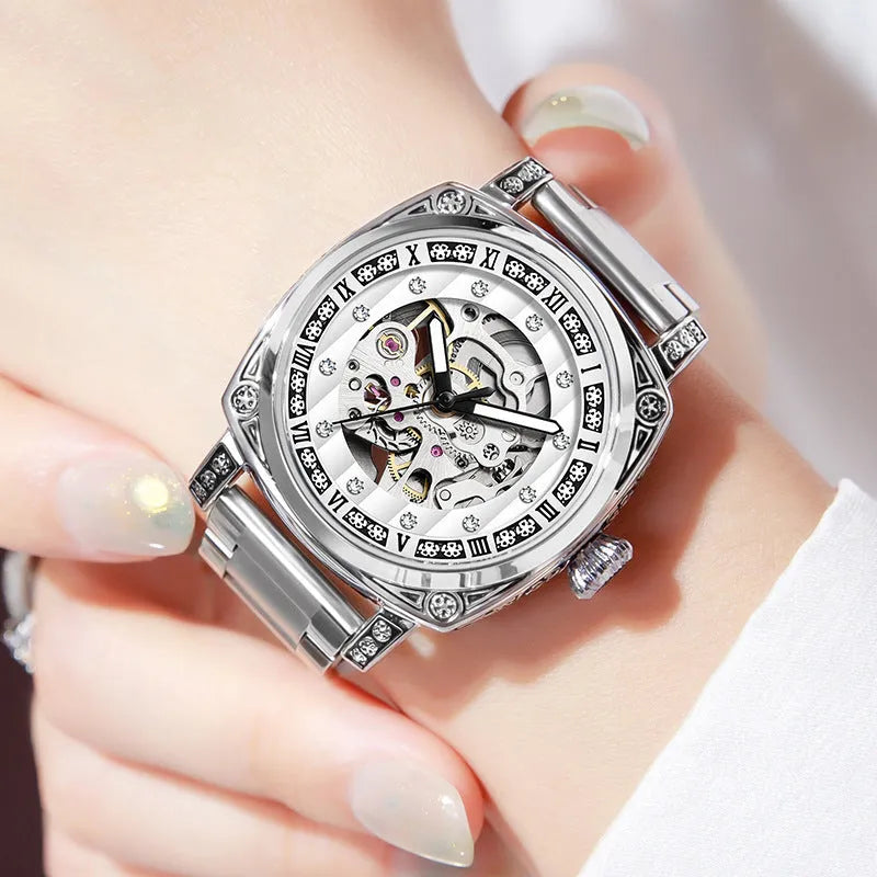 Men's mechanical wristwatch with luminous markers on leather strap