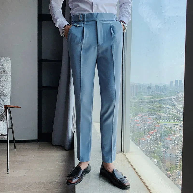 Straight leg casual trousers in solid colours with straight cut silhouette and polyester fabric