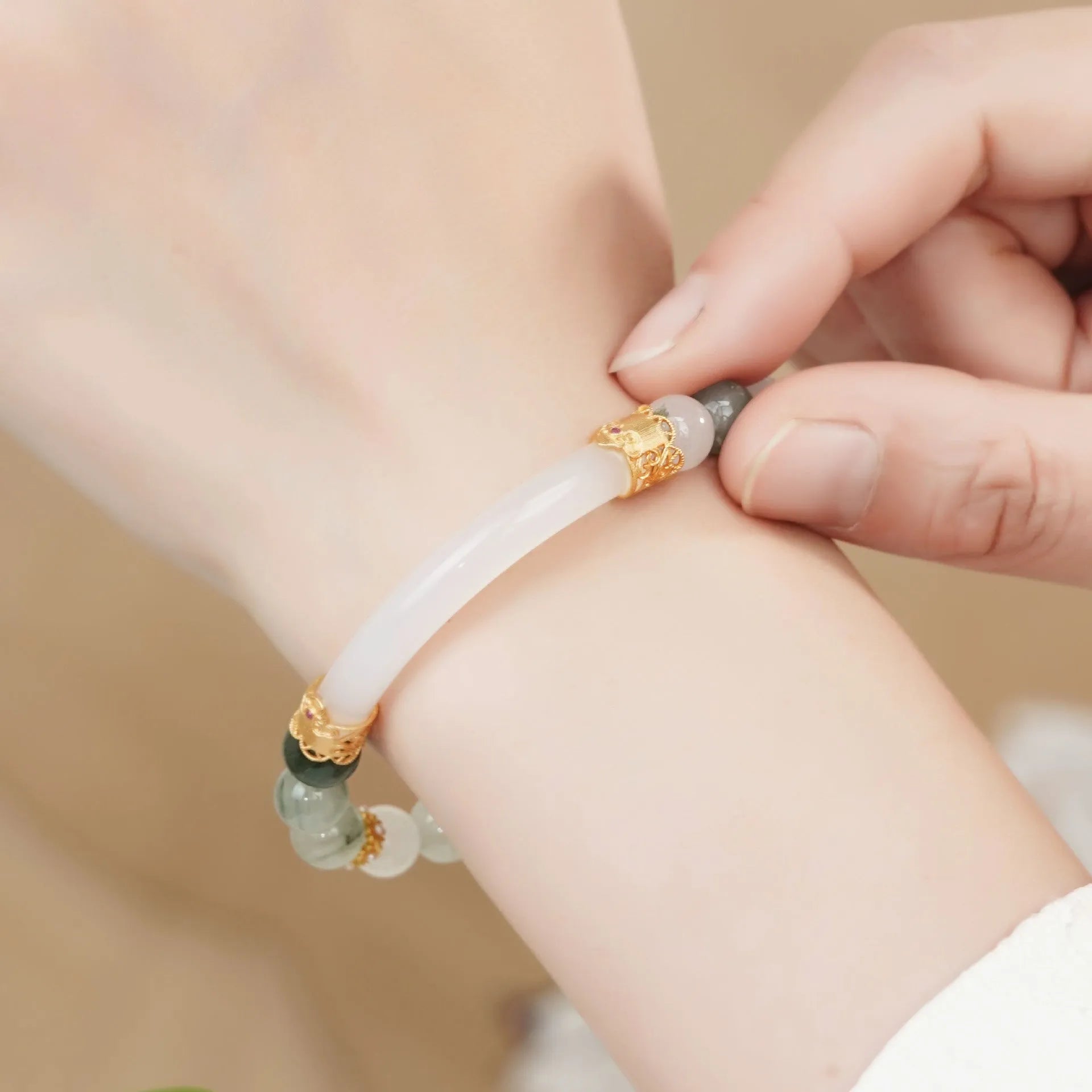 Light green emerald ice-like floating flower girl half bracelet with round elements