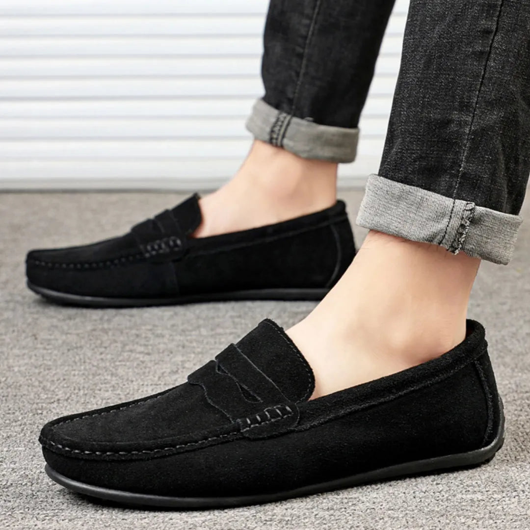 Men's solid-colour suede slip-on loafers with round toe and rubber sole