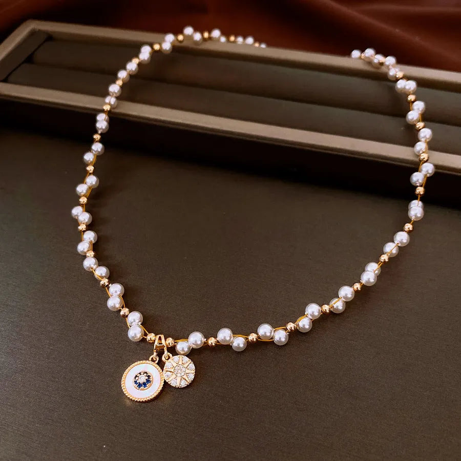 Golden-white clavicle necklace with round zircon-inlaid pendant on adjustable 41-50cm chain