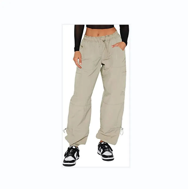 Multi-pocket cargo trousers in loose fit with mid-rise waist, available in multiple colours