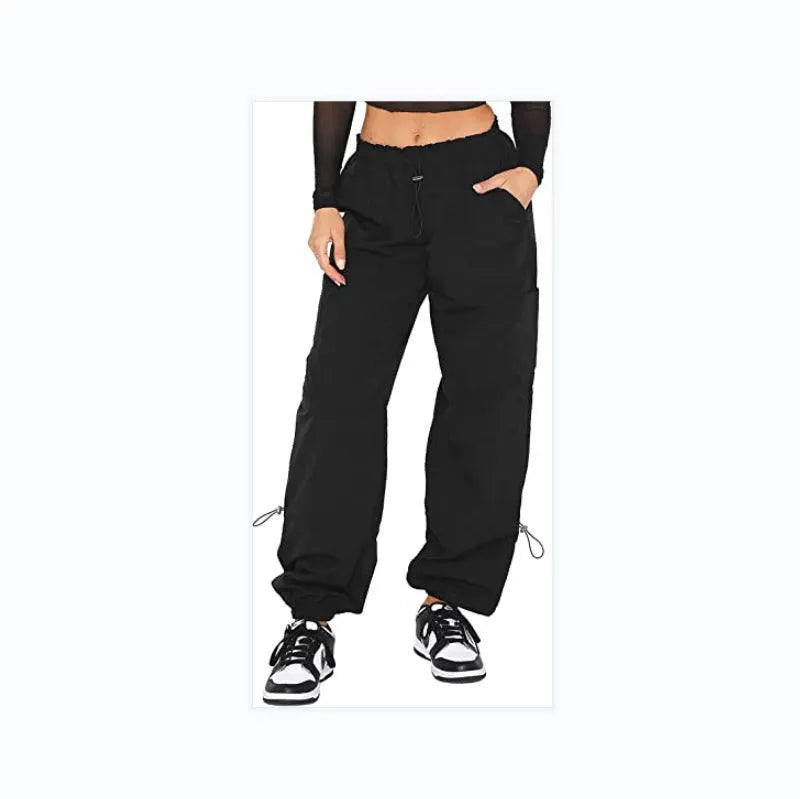Multi-pocket cargo trousers in loose fit with mid-rise waist, available in multiple colours