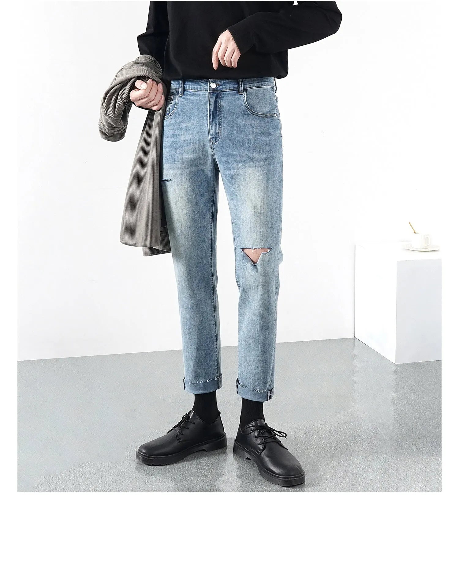 Men's light summer ripped jeans in blue regular denim with microelastic stretch and distressed detailing