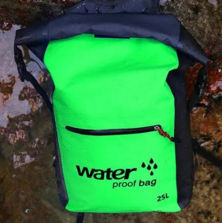 Green 25-litre waterproof PVC mesh mountaineering rucksack for hiking and travel