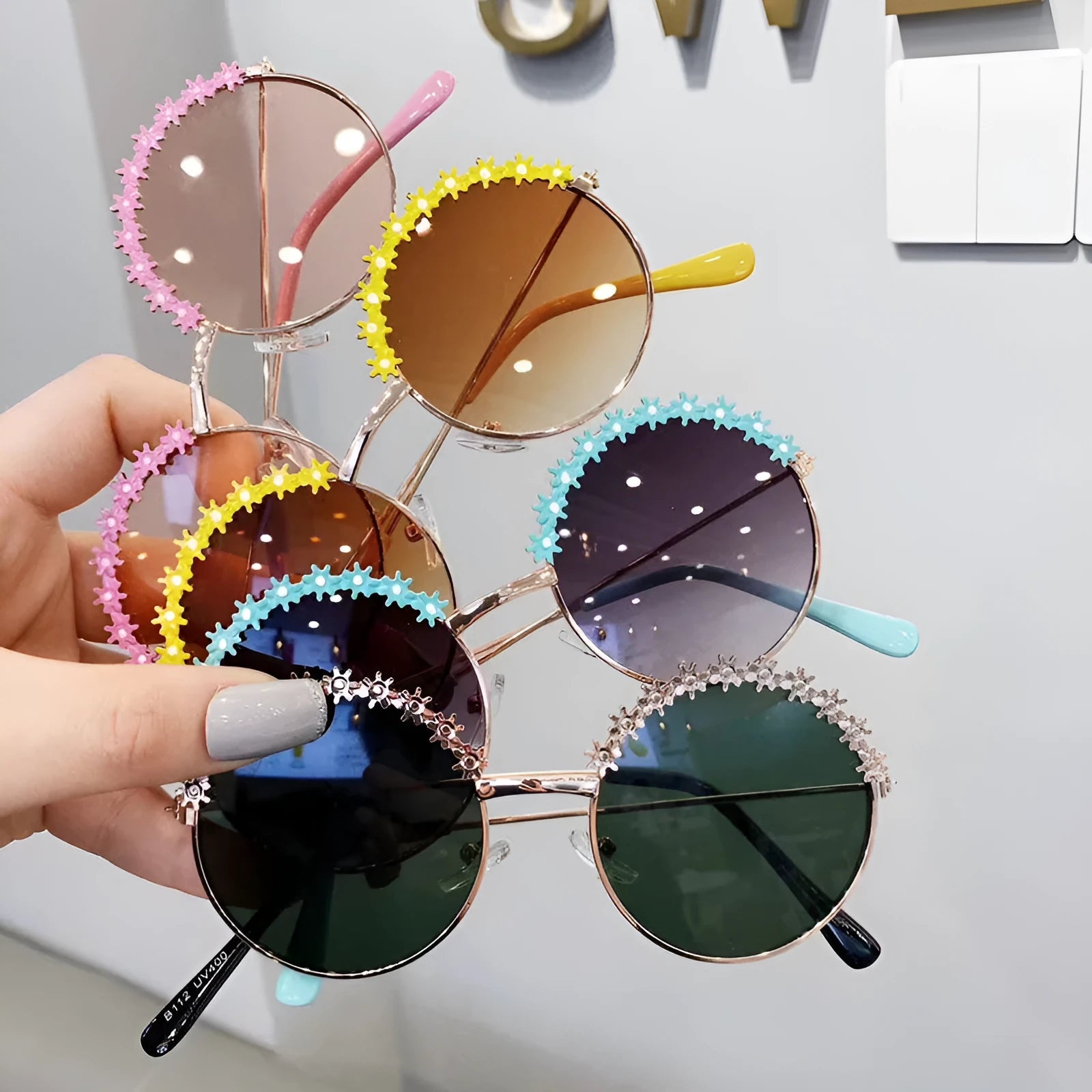 Children's flower sunglasses with metal frame in blue, retro style