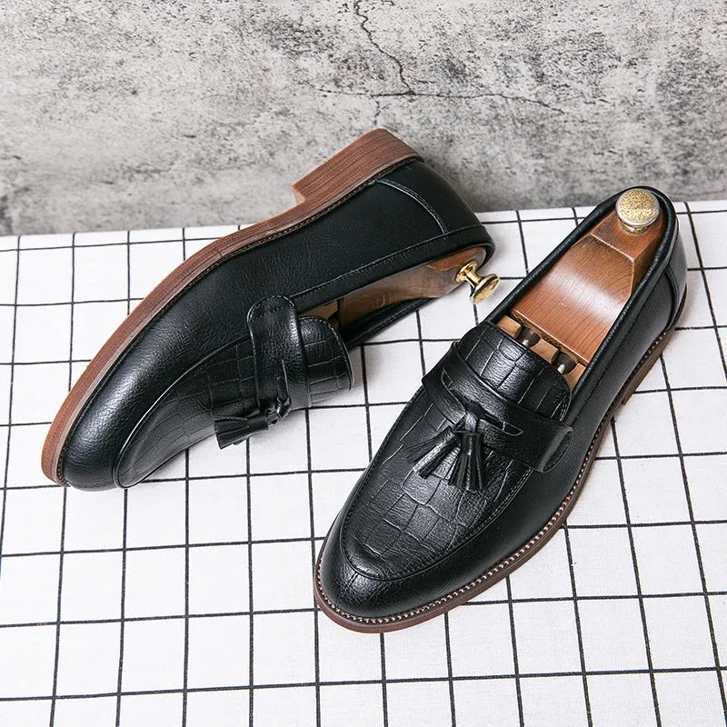 Men's spring leisure artificial PU leather shoes with sewing thread detail, low-top round toe, in black G576 and brown G576