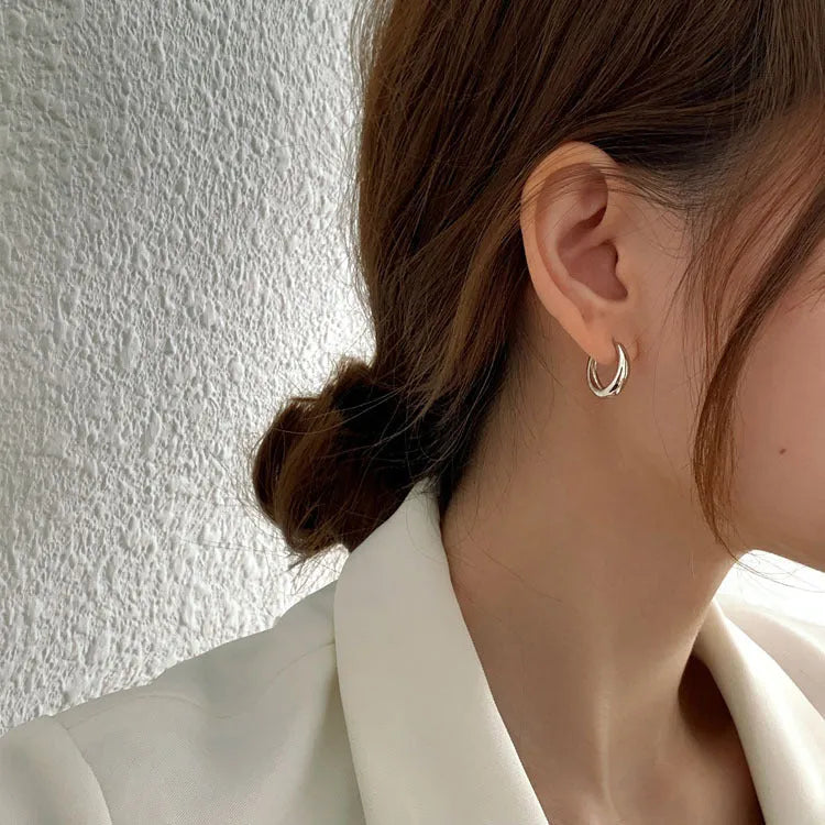 Women's geometric water drop earrings in gold or silver with retro minimalist circular design