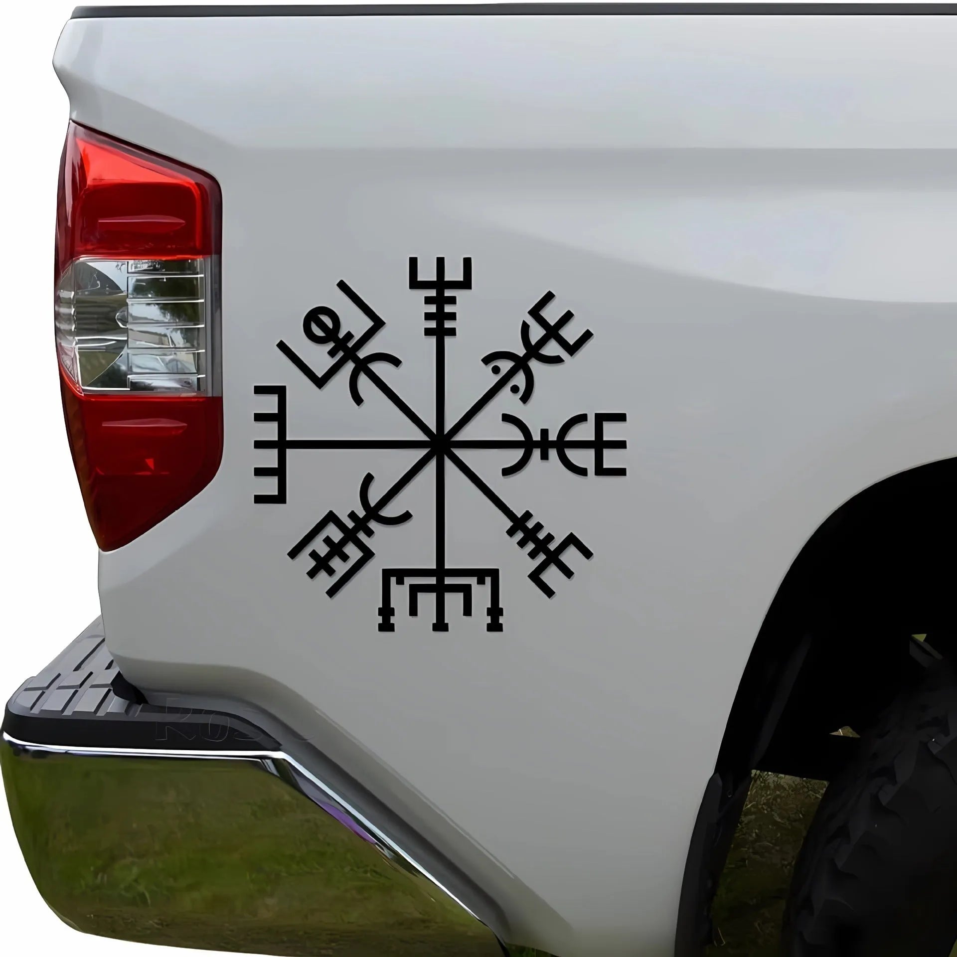 Square 13cm vegetarian-themed vinyl sticker for car window or body.