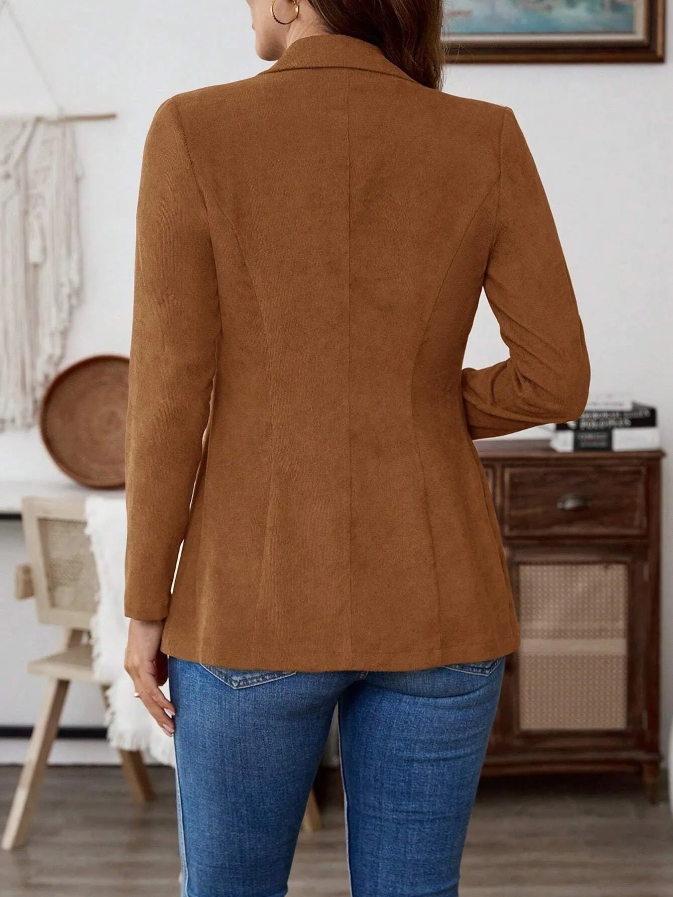 Brown men's lapel blazer with single-breasted design and long sleeves