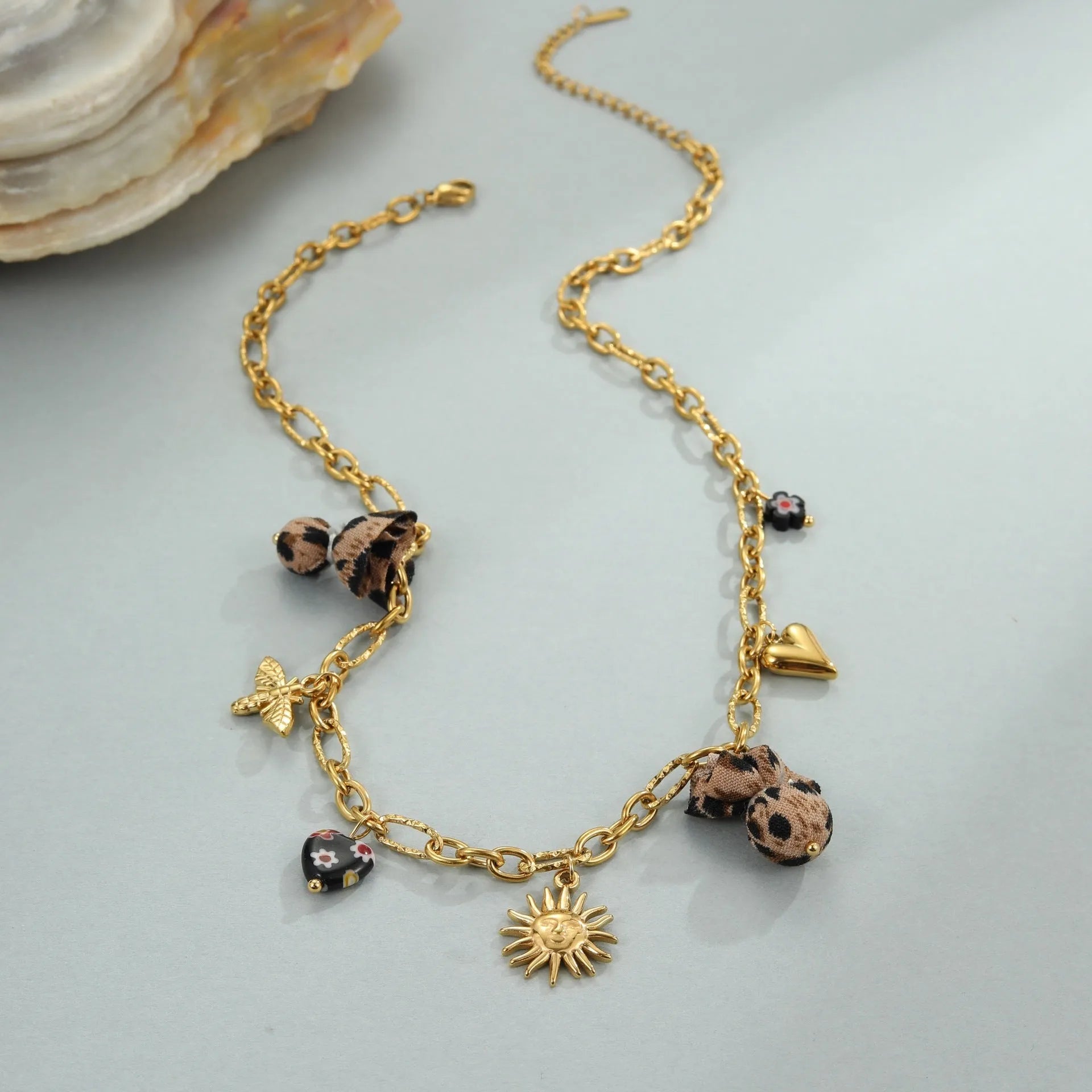Stainless steel necklace with leopard print heart pendant featuring flower accents on adjustable 41-50cm chain