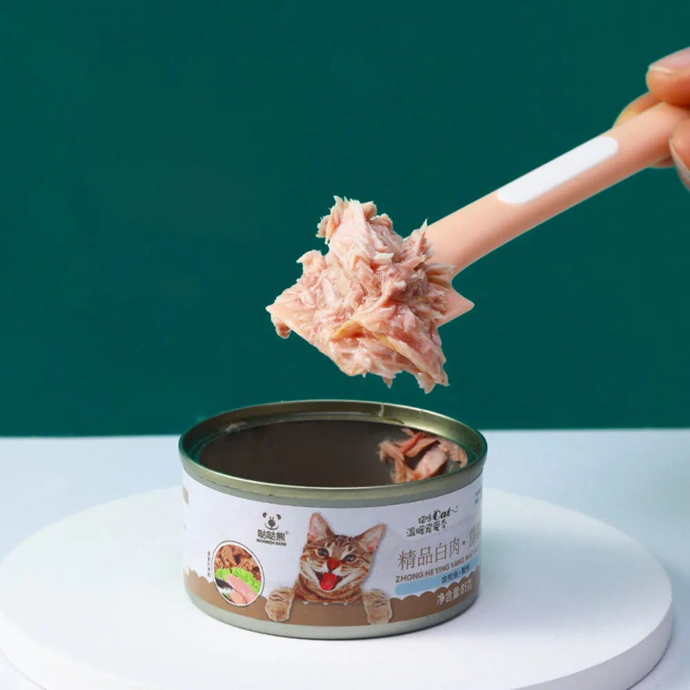 Green TPR pet feeding spoon with right-angle design for canned food