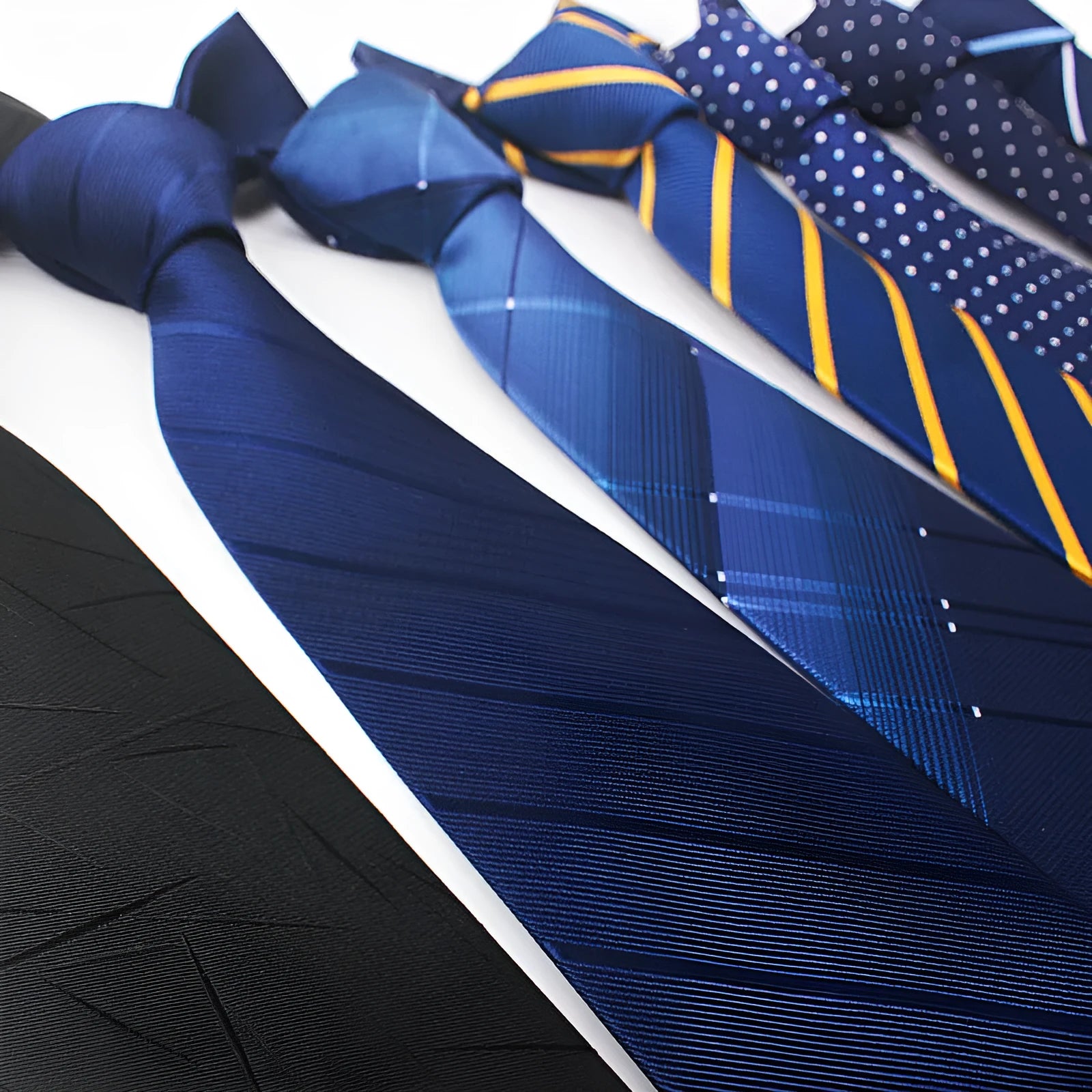8cm wide polyester jacquard striped business tie in arrow shape for formal office wear