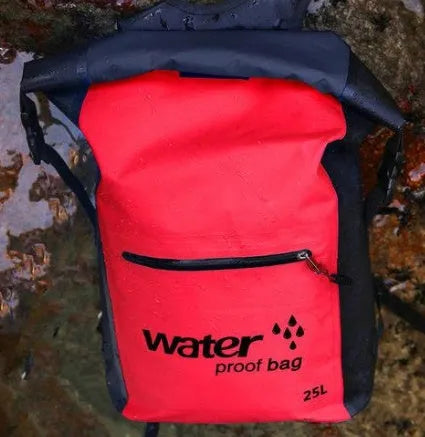 Green 25-litre waterproof PVC mesh mountaineering rucksack for hiking and travel
