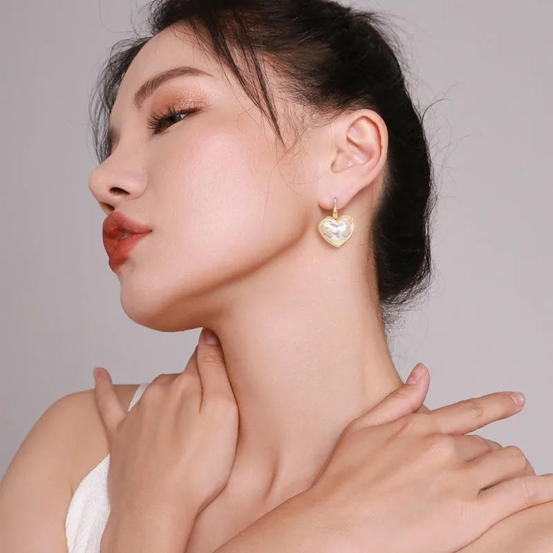 Gold-coloured alloy ear clips with summer love design and clip-on mechanism