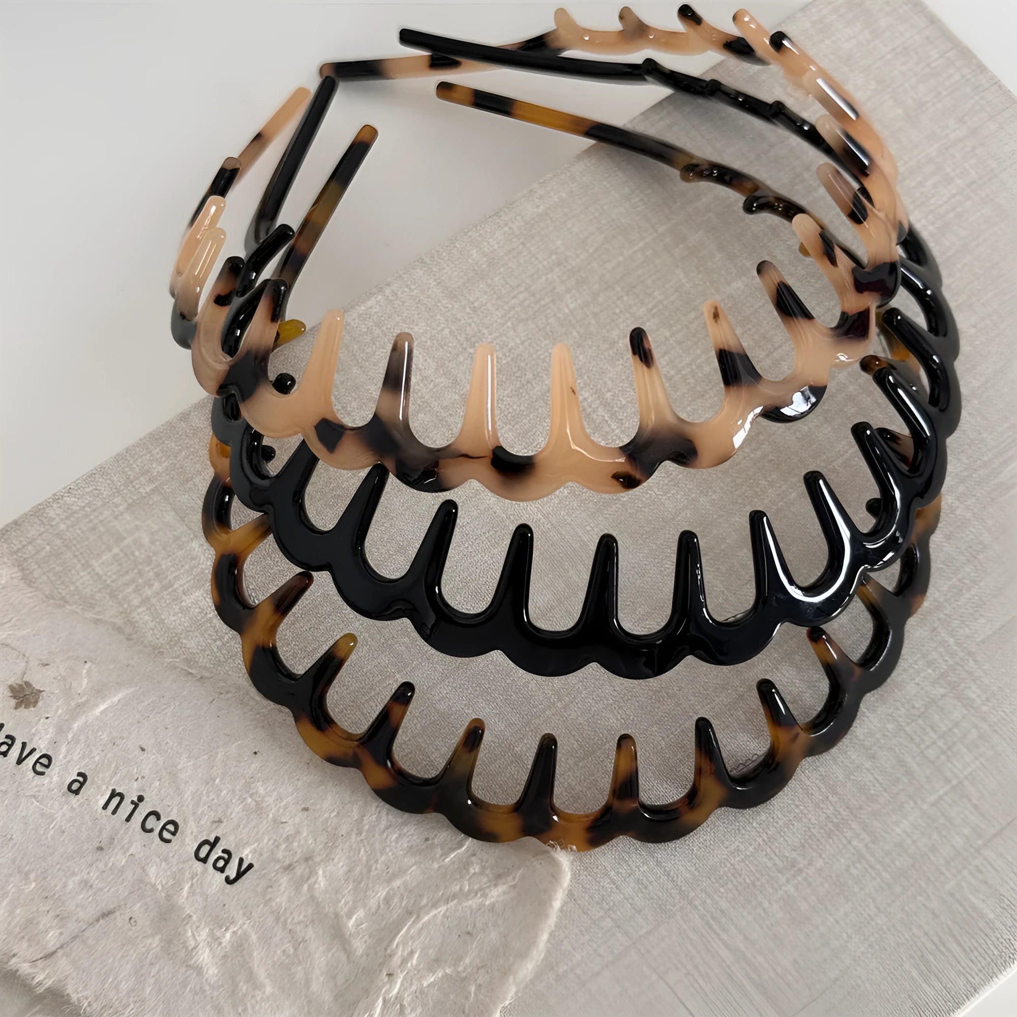 Acetate fibre non-slip toothed hair hoop in black for women Korean style