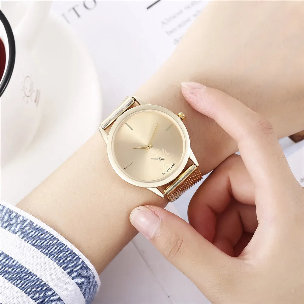Women's creative plastic mesh quartz watch with round alloy case in black colour
