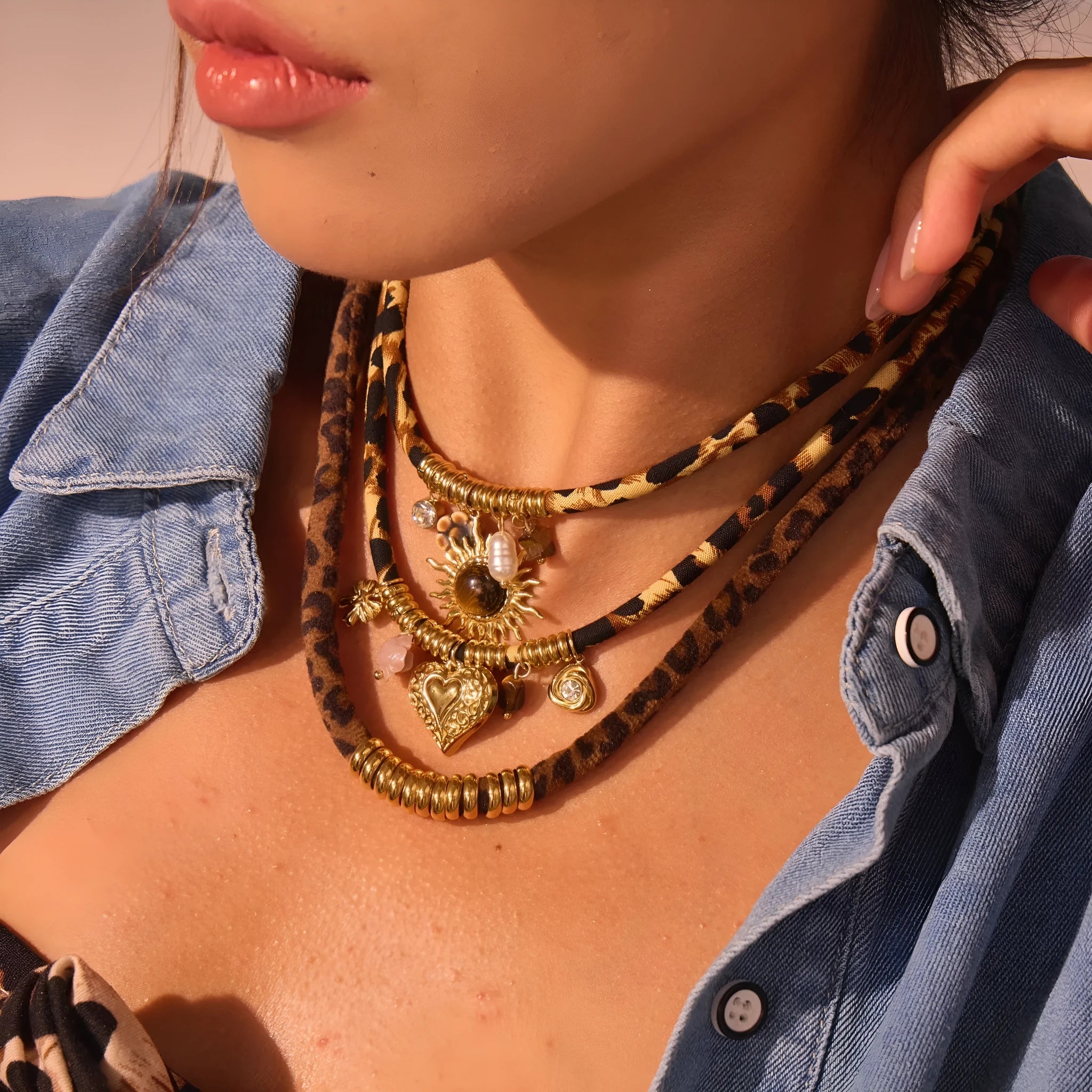 Leopard print stainless steel necklace with geometric pendant on adjustable 41-50cm chain