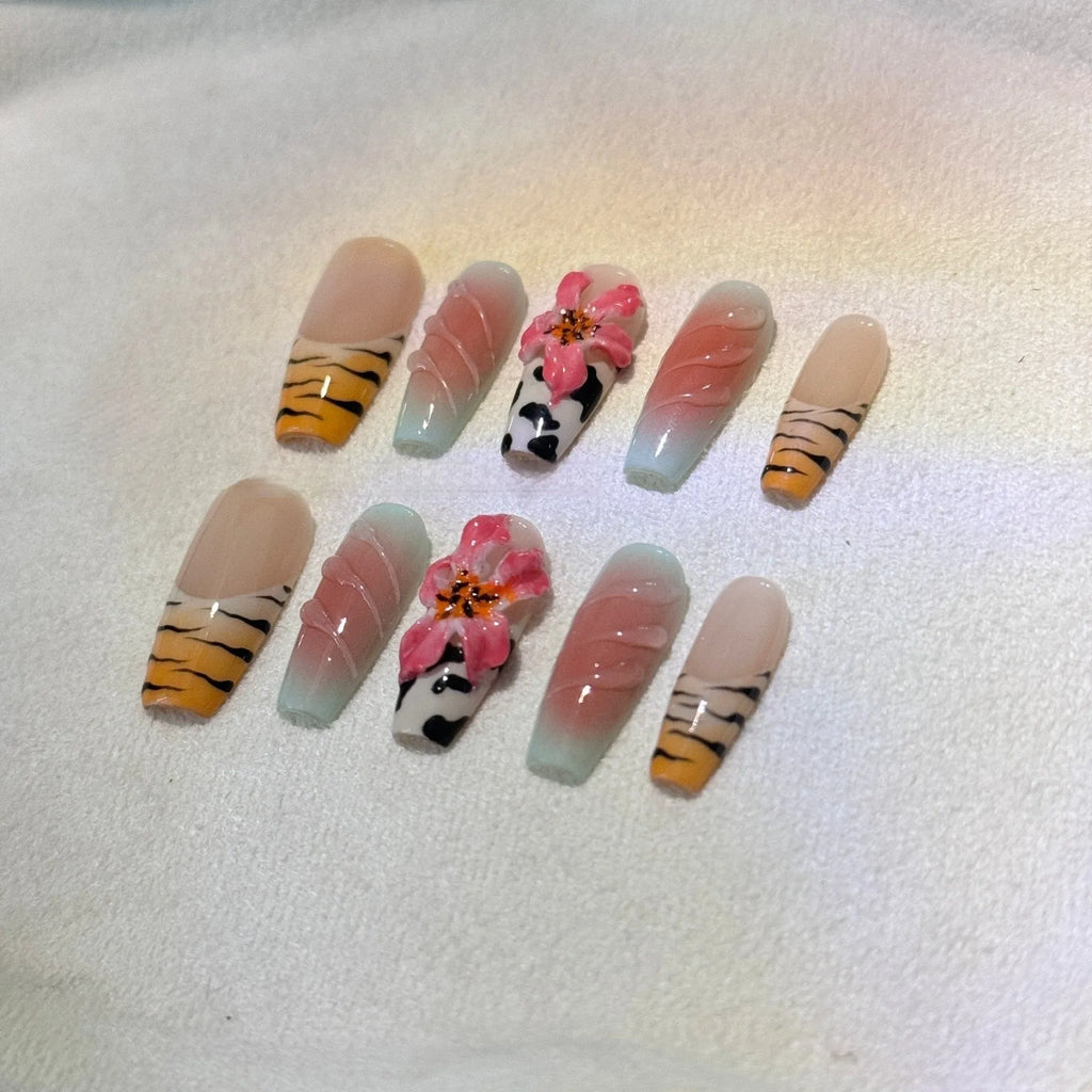 Lily hand carving nail art set with zebra pattern and leopard print designs in XS S M L sizes