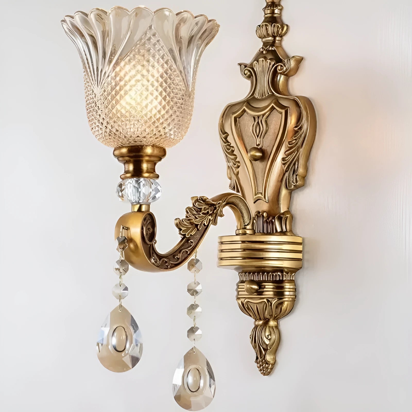 Retro crystal glass wall lamp with European style 1-head design for bedside or corridor