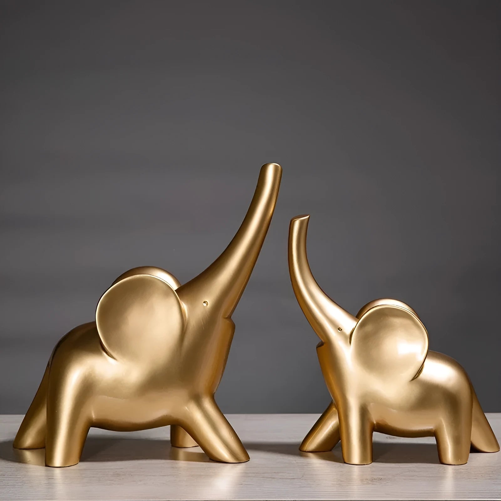 Resin elephant ornament figurine in modern style with rose gold or white finish for home decoration