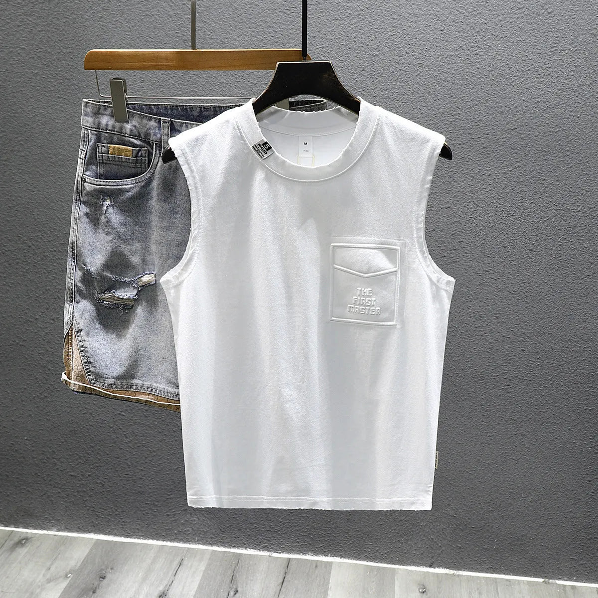Solid colour cotton sleeveless fitness t-shirt showing loose fit and straight hem design