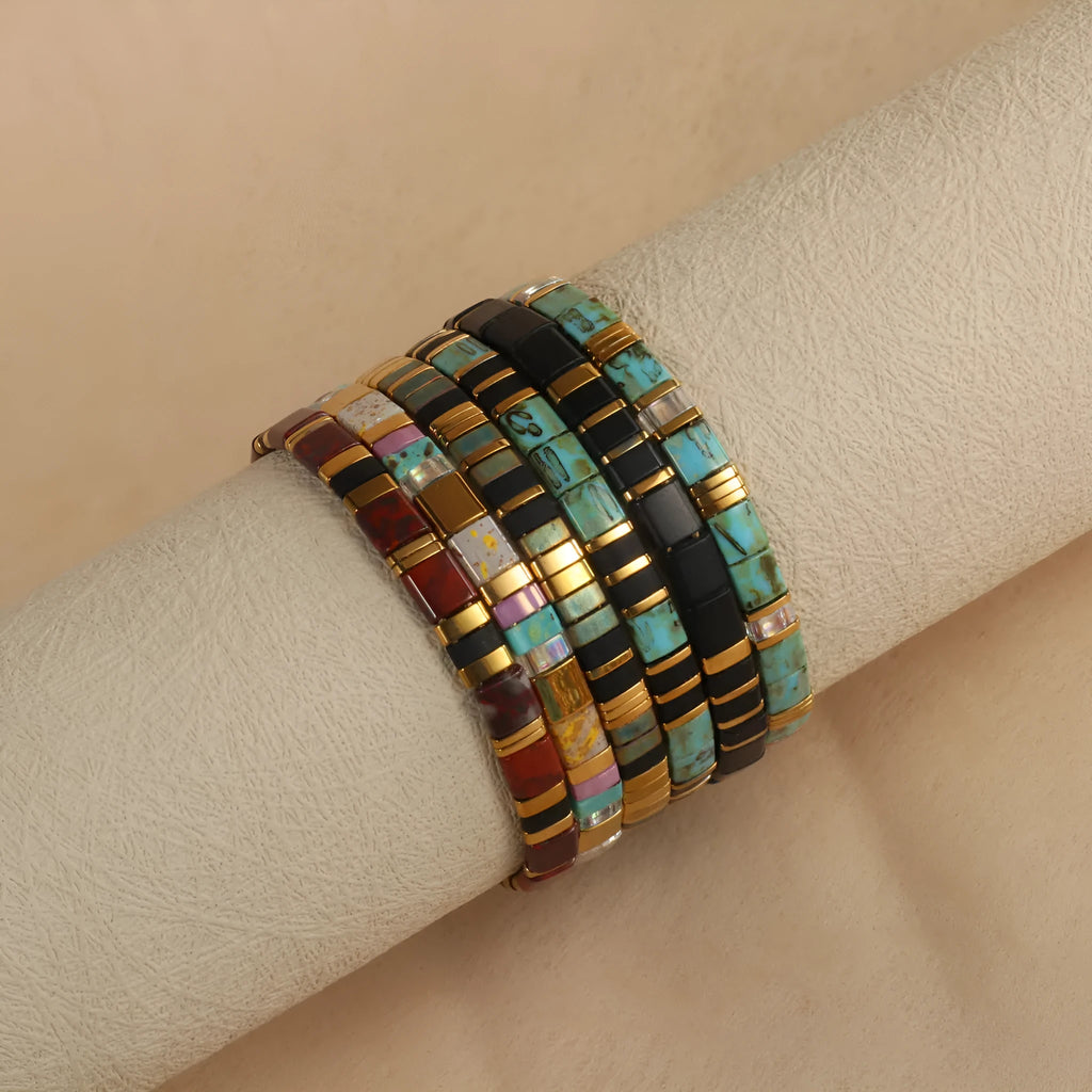 Adjustable pull beads bracelet with glass and coloured glaze beads in geometric and round shapes