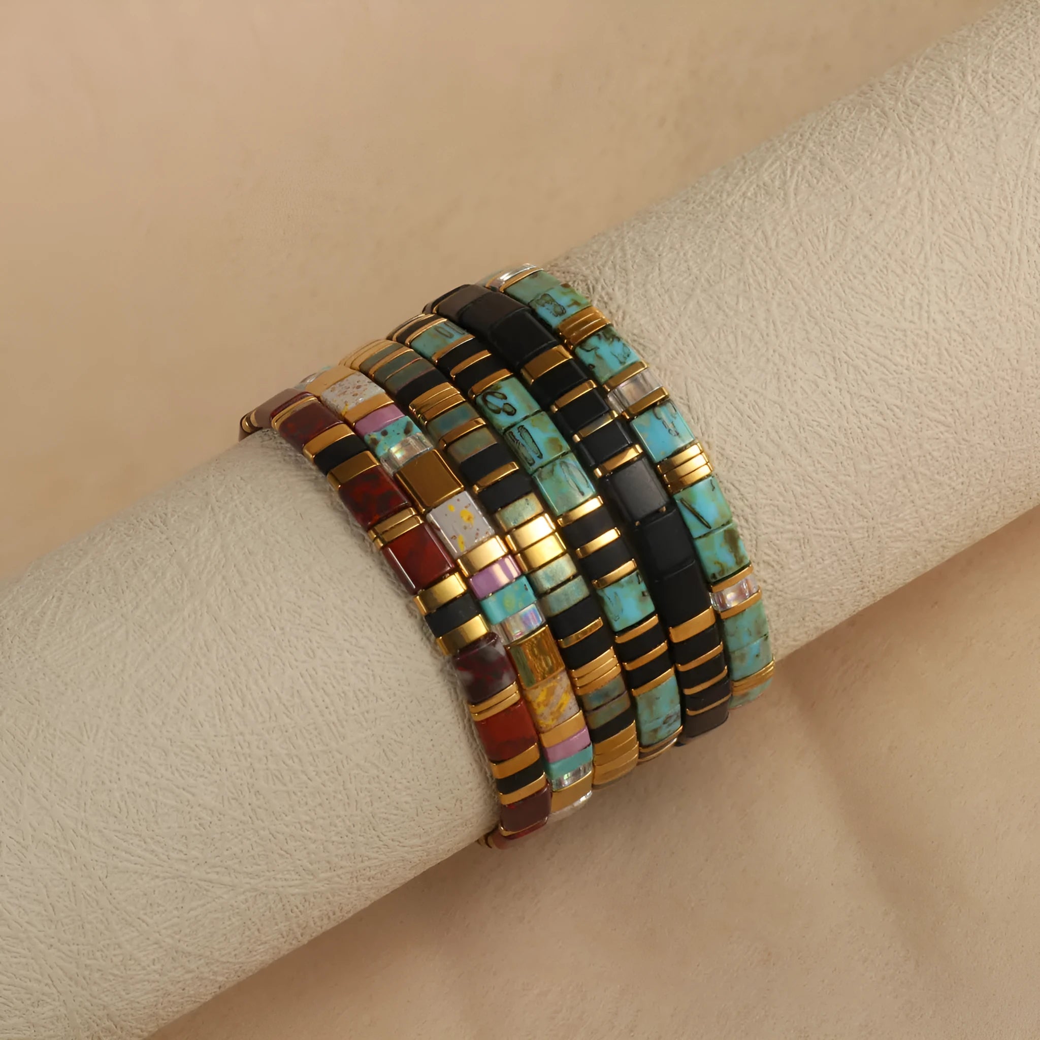 Adjustable pull beads bracelet with glass and coloured glaze beads in geometric and round shapes