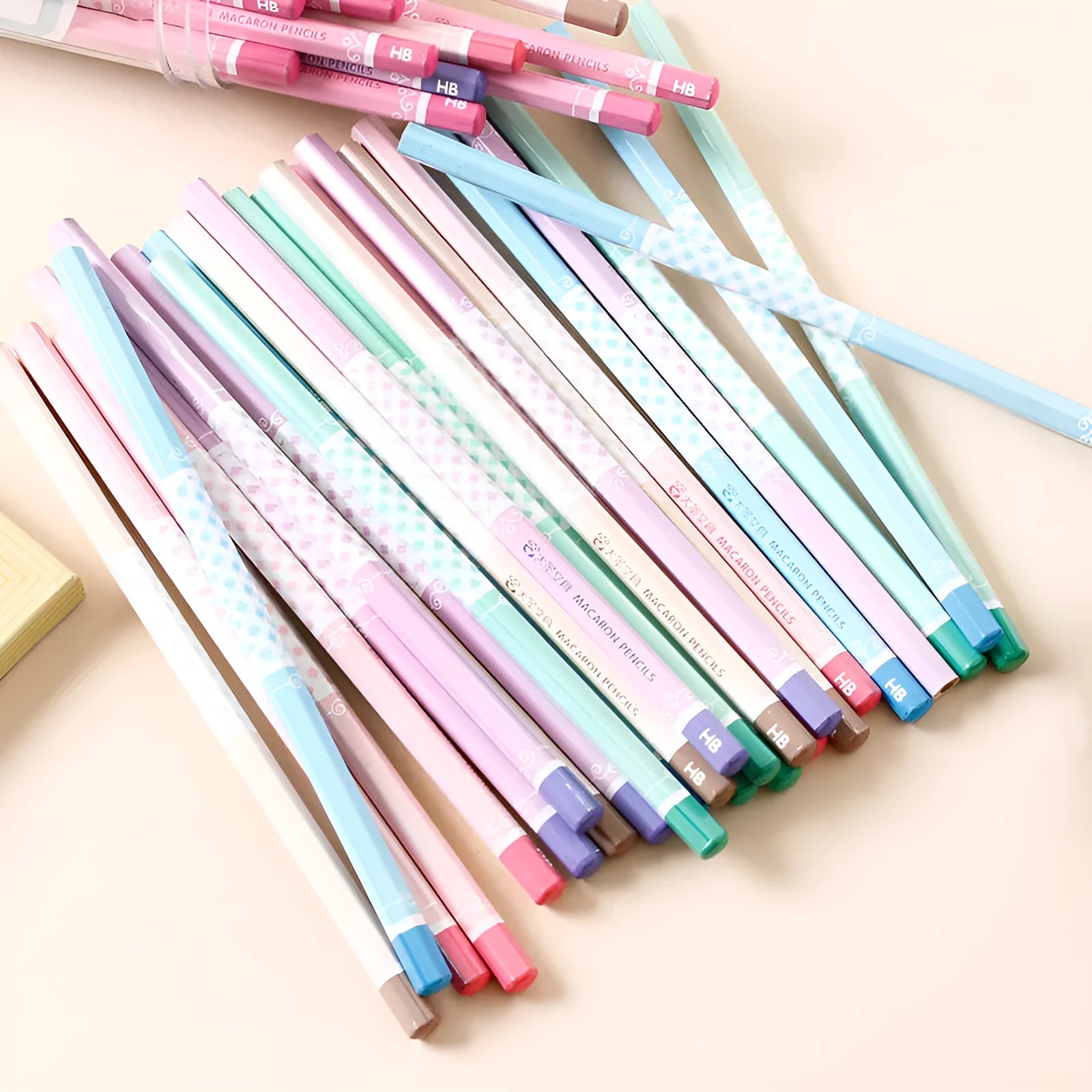 Basswood thermal transfer pencil with six-angle design in pack of 50 HB pencils