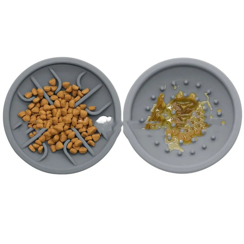 Pet drop-resistant silicone slow feeder frisbee in black, 120mm size, on white background