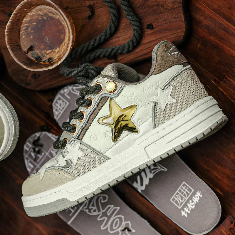 Leather low-top platform running shoes in West Lake colour with round toe and lace-up front