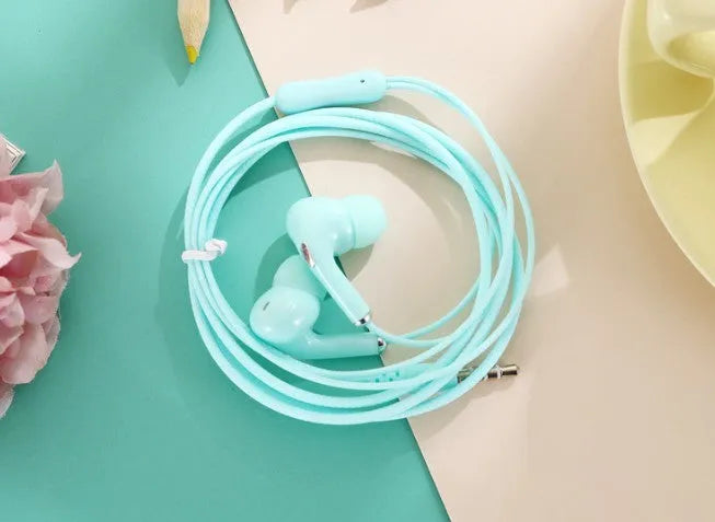 Macaron colour wired earphone with 3.5mm plug and microphone in six colours including black, blue, green, pink, yellow, white