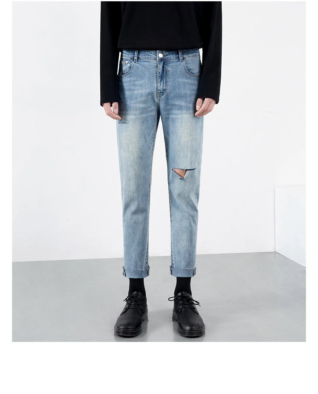 Men's light summer ripped jeans in blue regular denim with microelastic stretch and distressed detailing