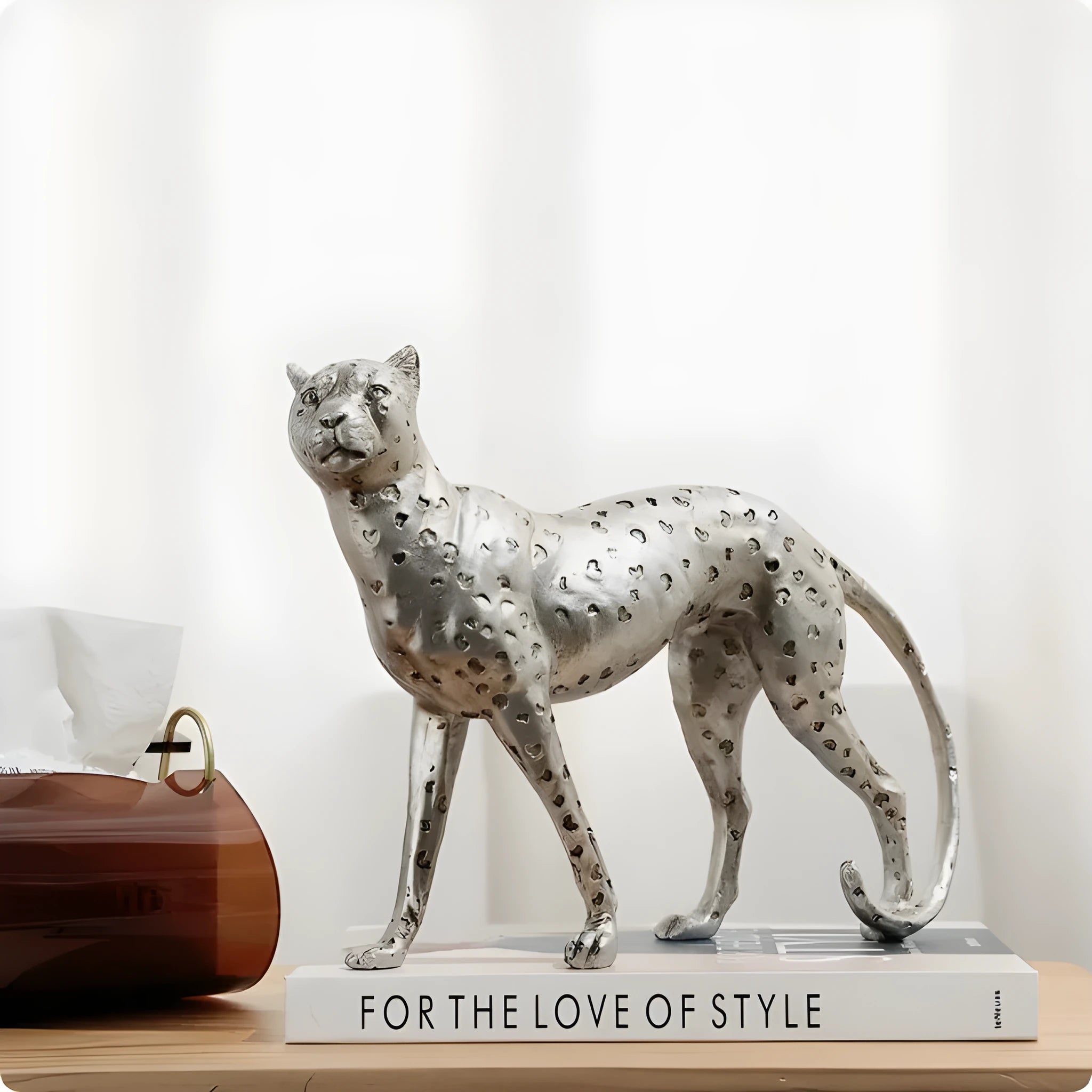 Resin leopard figurine ornament in American Leopard colour pattern for home decoration