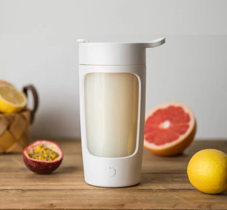 Portable rechargeable blender bottle in four colours with 650ml capacity and integrated blending mechanism